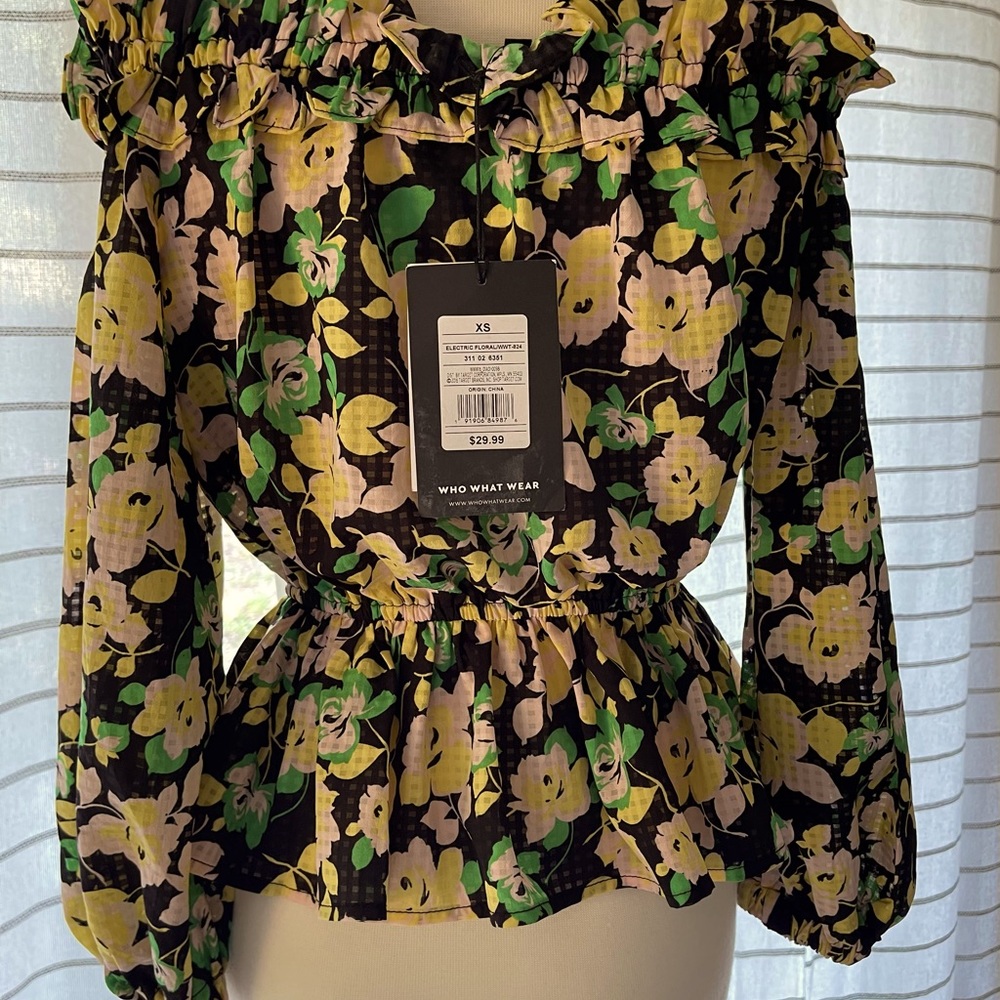 NWT XS Electric Floral Spring/Summer Blouse!